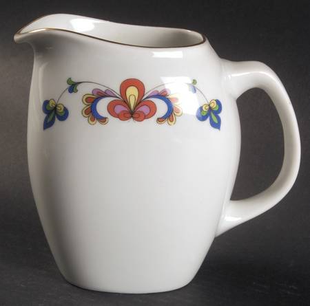 Farmer's Rose (Rim, Gold Trim) 24 Oz Pitcher