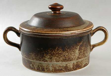 Lava 2 Qt Round Covered Casserole