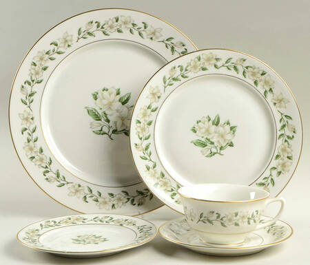Bridal Wreath 40 Piece Estate Set