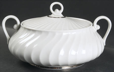 Elegance (Platinum Inner Ring) Round Covered Vegetable