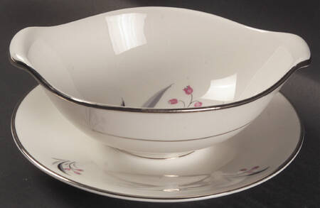 Flair Gravy Boat with Attached Underplate