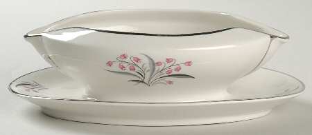Flair Gravy Boat with Attached Underplate