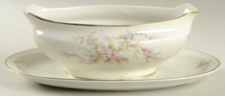 PRI2 Gravy Boat with Attached Underplate