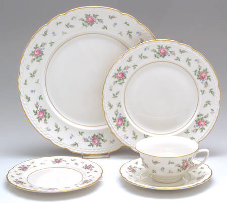 Sweet Briar 40 Piece Estate Set