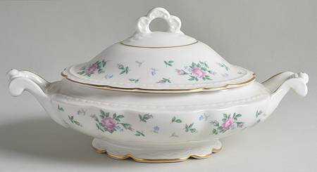 Sweet Briar Oval Covered Vegetable