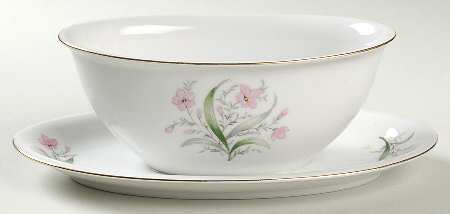 Bolero Gravy Boat with Attached Underplate