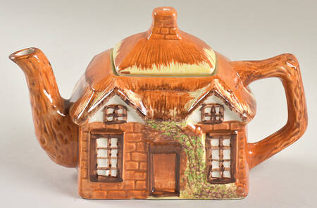 Ye Olde Cottage Mini Teapot & Lid