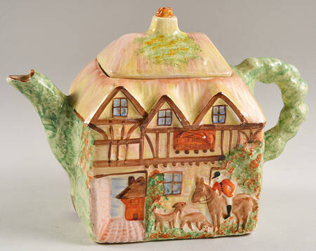 Ye Olde Cottage Teapot & Lid