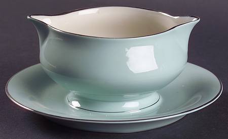 Skyridge Gravy Boat with Attached Underplate
