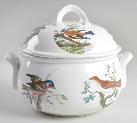 Birds of Britain 4 Quart Round Covered Casserole