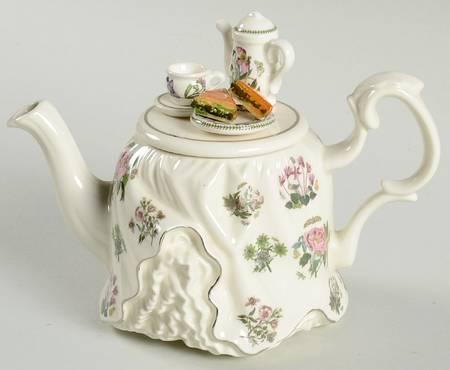 Botanic Garden Mini Figural Teapot & Lid