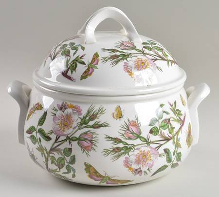 Botanic Garden 2.5 Qt Round Romantic Shape Covered Casserole