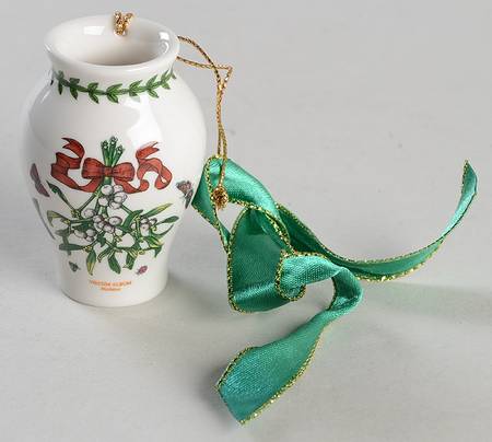 Botanic Garden Mistletoe Canton Vase Ornament