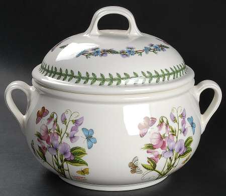 Botanic Garden 3 Qt Round Romantic Shape Covered Casserole