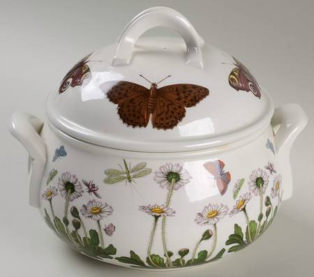 Botanic Garden 2.5 Qt Round Romantic Covered Casserole