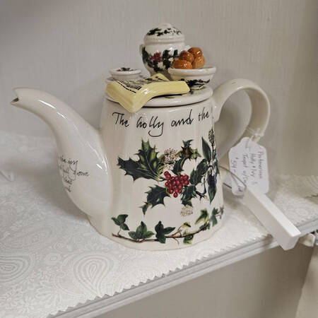 The Holly and The Ivy Figural Teapot & Lid