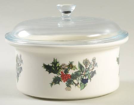 The Holly and The Ivy 1.5 Qt Round Covered Casserole