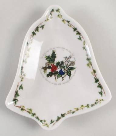 The Holly and The Ivy Bell Shaped Plate