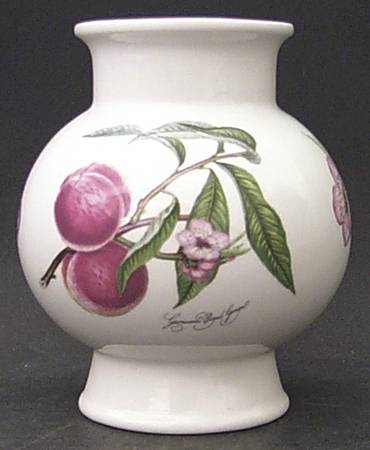Pomona 4" Footed Vase