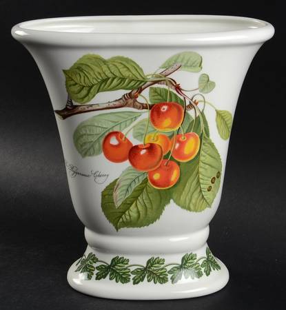 Pomona 8" Oval Versailles Vase