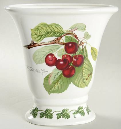 Pomona 8" Oval Versailles Vase