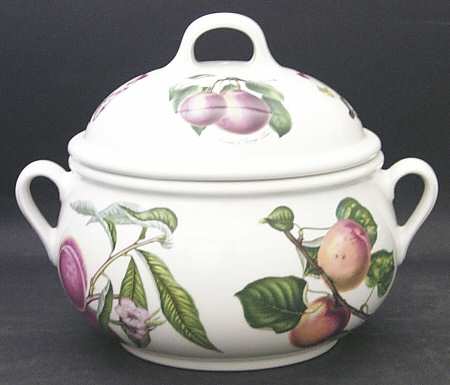 Pomona 3 Qt Round Romantic Shape Covered Casserole