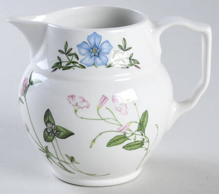 The Queen's Hidden Garden 8 Oz Jug