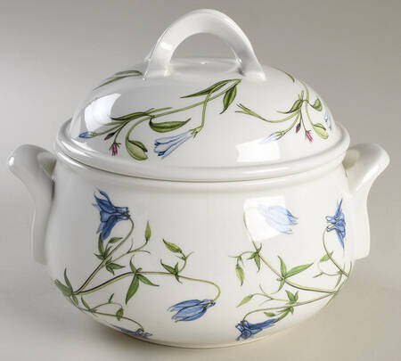 The Queen's Hidden Garden 2 Qt Round Covered Casserole