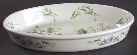 The Queen's Hidden Garden 11" Oval Baker