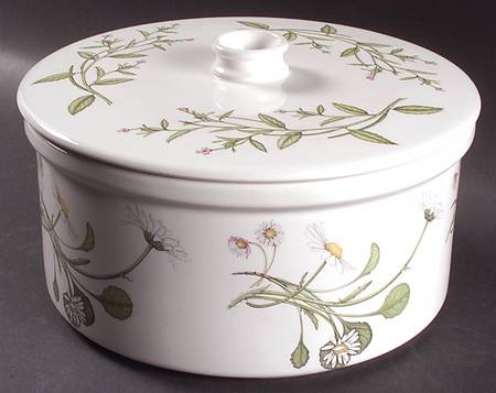 The Queen's Hidden Garden 4 Quart Round Covered Casserole