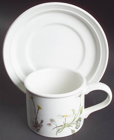 The Queen's Hidden Garden Drum Flat Cup & Saucer Set