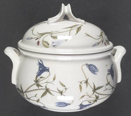 The Queen's Hidden Garden 2.5 Qt Round Romantic Shape Covered Casserole