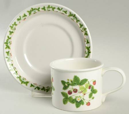 Summer Strawberries Flat Cup & Saucer Set