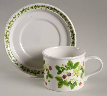 Summer Strawberries Drum Breakfast Cup & Saucer Set