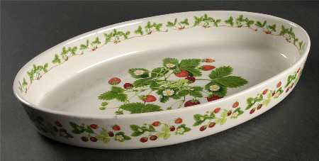 Summer Strawberries 11" Oval Baker
