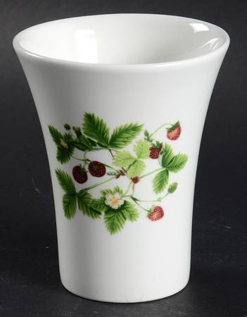 Summer Strawberries China Bathroom Tumbler