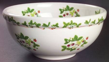 Summer Strawberries 9" Salad Serving Bowl