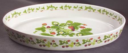 Summer Strawberries 14" Oval Baker