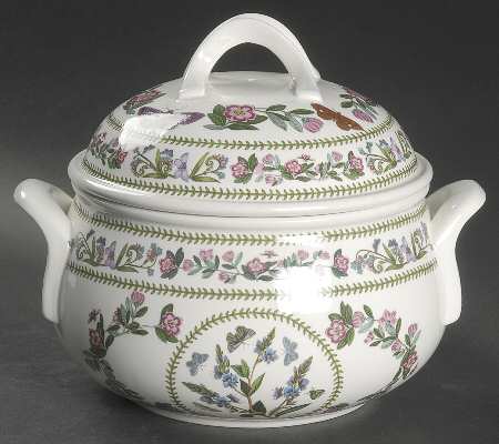 Variations 2 Qt Round Romantic Shape Covered Casserole