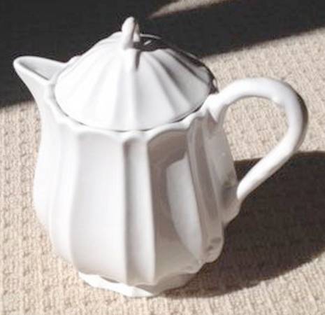 Alberi White Teapot & Lid