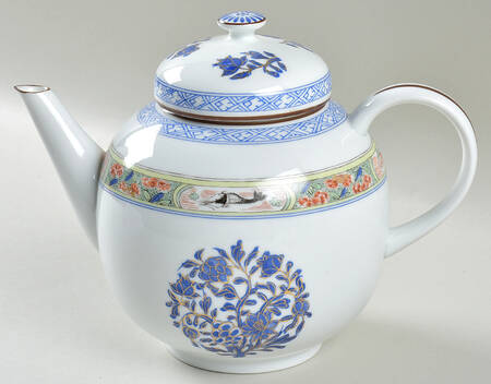 Kan Sou (White Background) Teapot & Lid