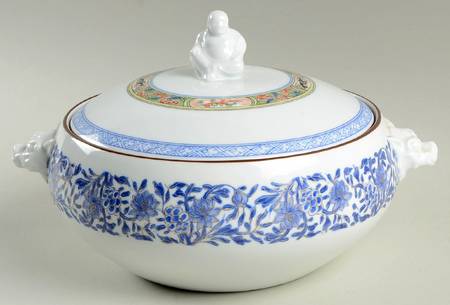 Kan Sou (White Background) Round Covered Vegetable