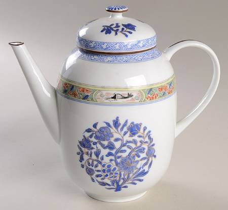 Kan Sou (White Background) Coffee Pot & Lid