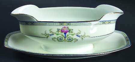 PUN2 Gravy Boat with Attached Underplate