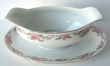 1820 Gravy Boat with Attached Underplate