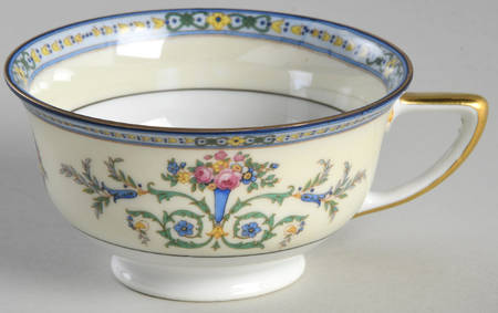 PUN30 Footed Cup