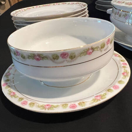 PUN33 Gravy Boat with Attached Underplate