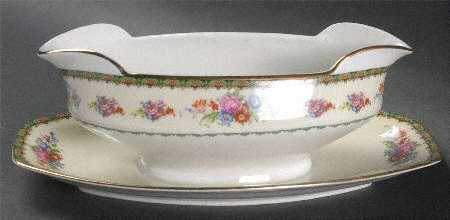 PUN9 Gravy Boat with Attached Underplate
