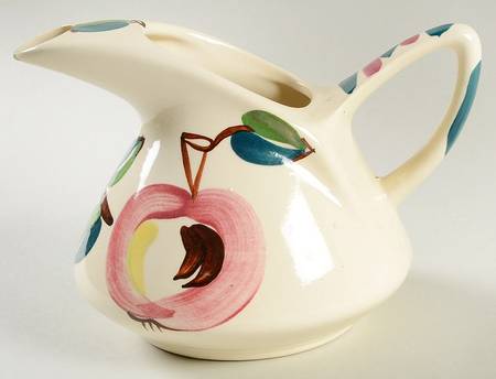 Apple 28 Oz Pitcher