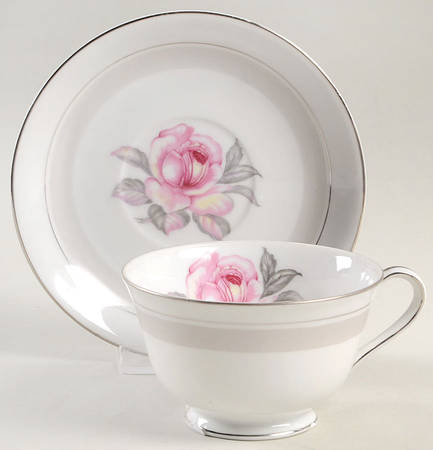 Romay Footed Cup & Saucer Set
